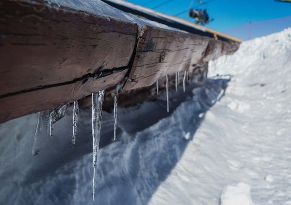 Preventing Ice Dams on Your Log Home